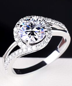 Diamond Shining Surround Small Diamond Twist Ring